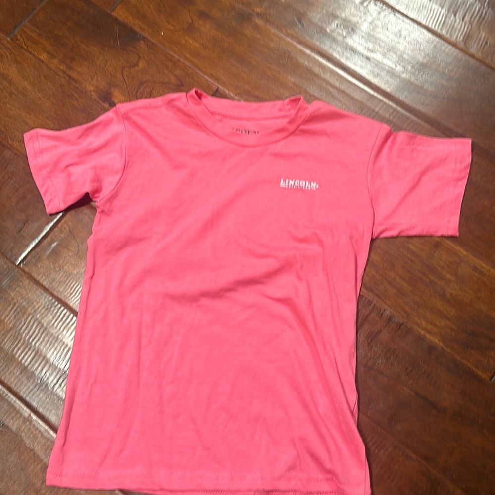 New! Lincoln Outfitters Tee